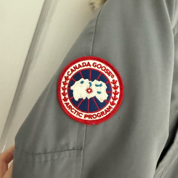 Canada Goose Chilliwack Bomber with Fur Hood - Gray - Small - Picture 4 of 8